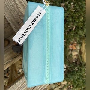 NWT NEW STONEY CLOVER LANE blue jelly  make up zipper 4.99 flat shipping
